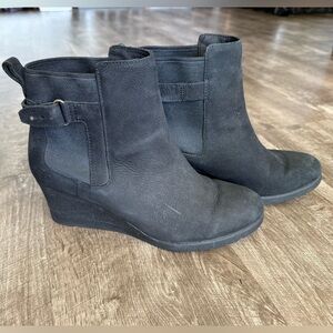 UGG Australia Size 9 Indra Waterproof Wedge Boots Booties Ankle 1017423